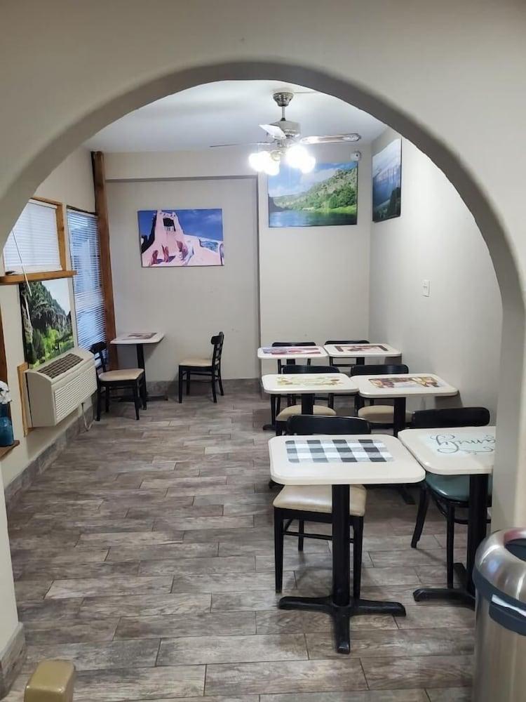 Super 8 By Wyndham 3* Taos