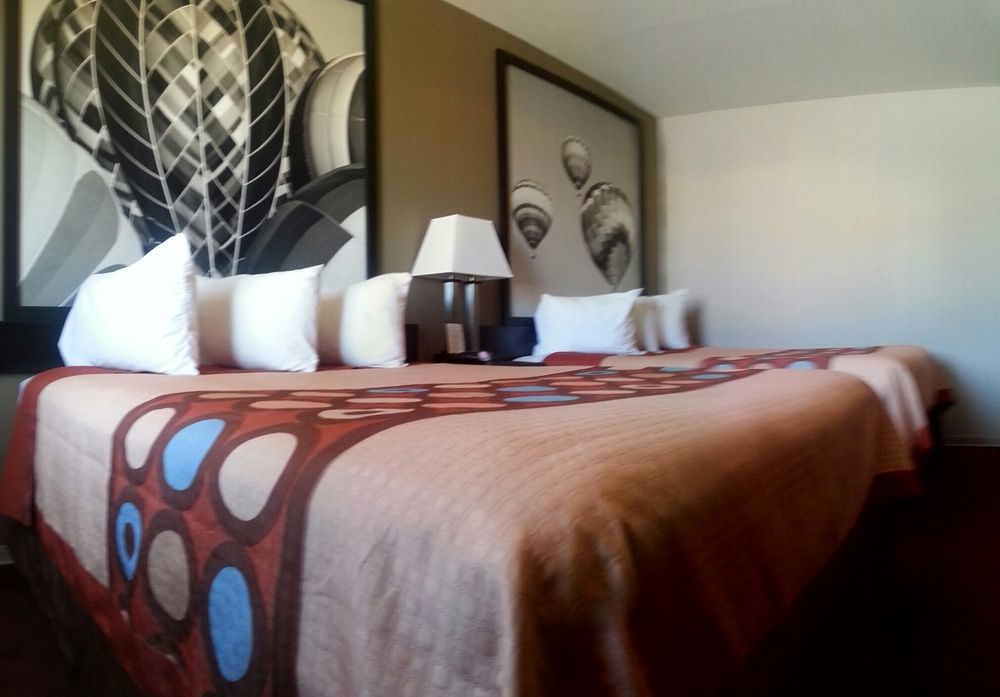 Super 8 By Wyndham Hotel